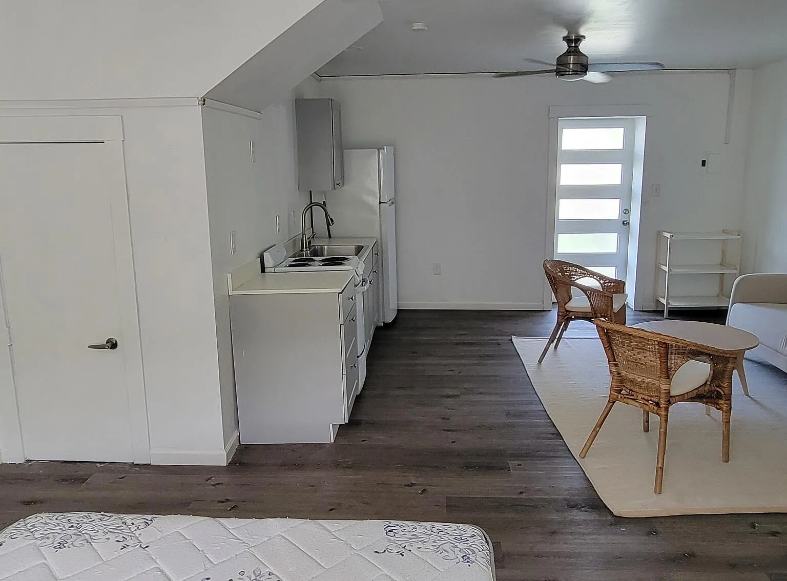 Studio, $1,300 — Photo 2