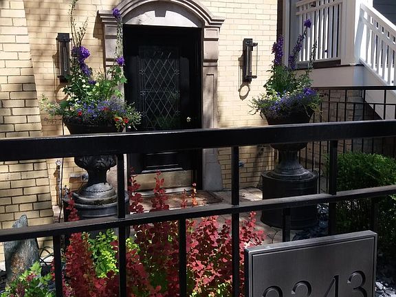 3rd image of 3343 N Leavitt St APT 3