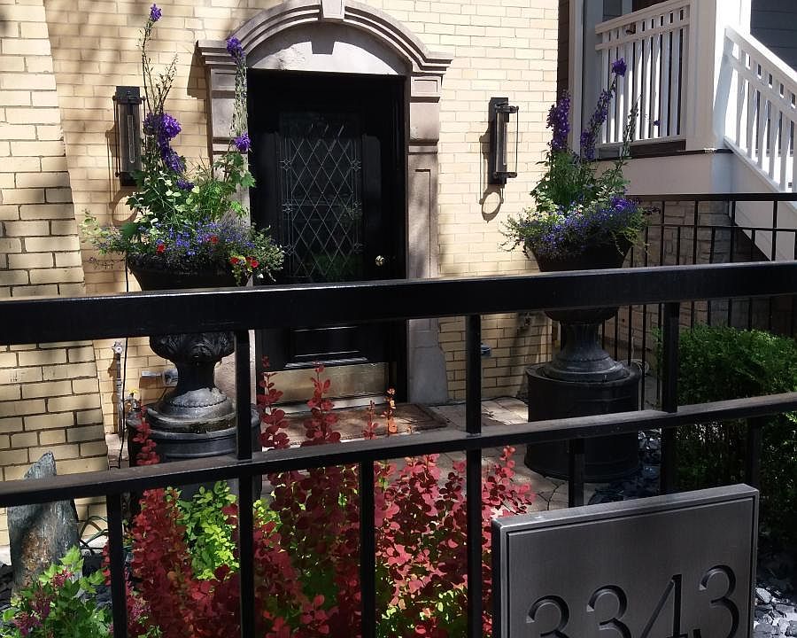 1st image of 3343 N Leavitt St APT 1