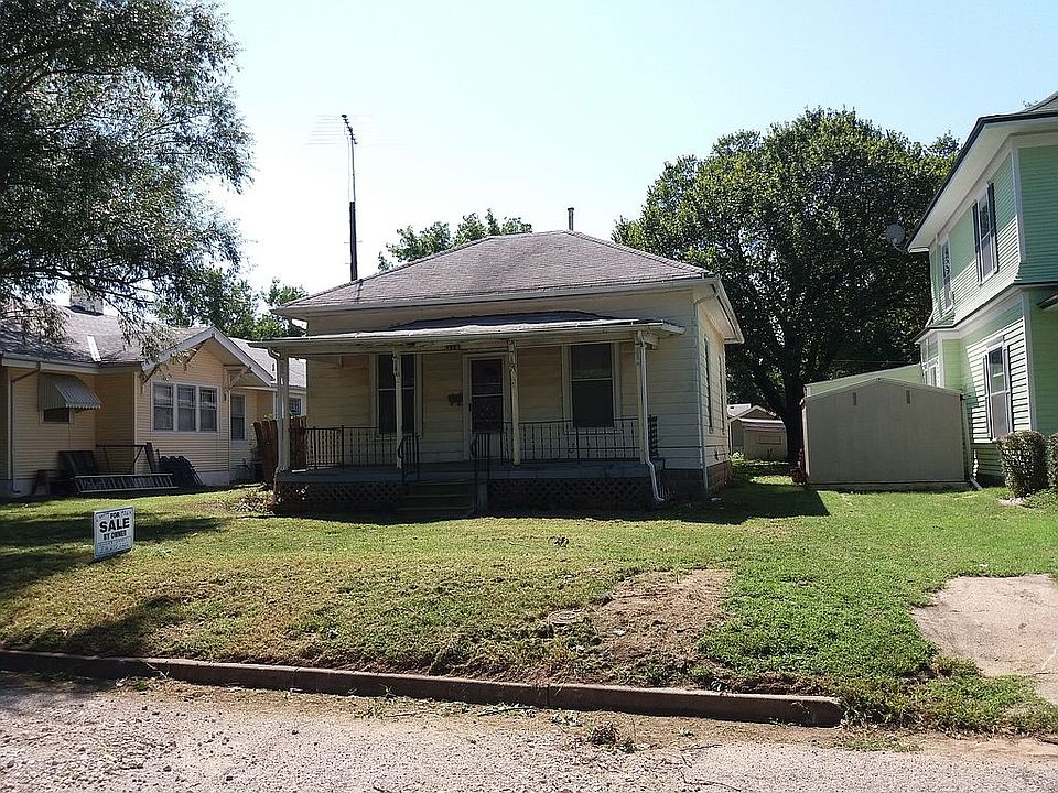 1st image of 318 E 12th St