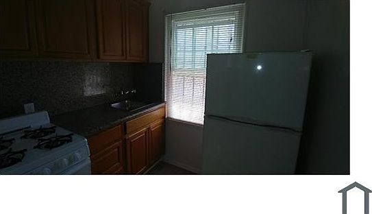3rd image of 1049 W 101st St #1