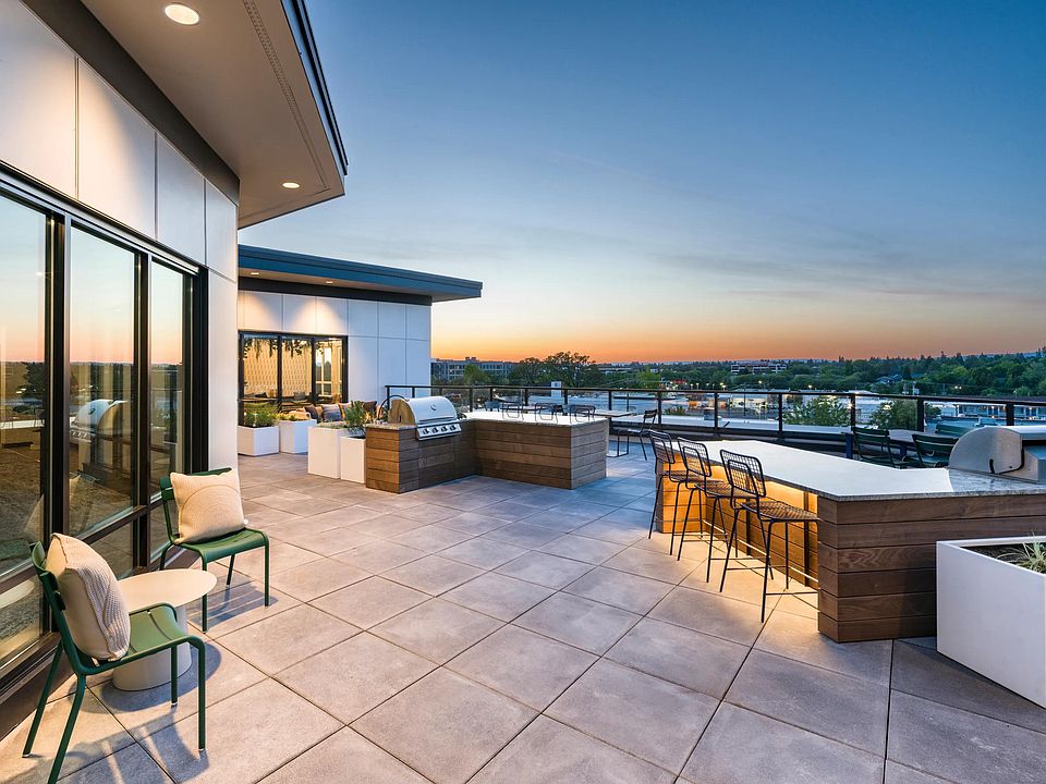 Take in the outdoors while you dine al fresco or simply socialize on our rooftop terrace.