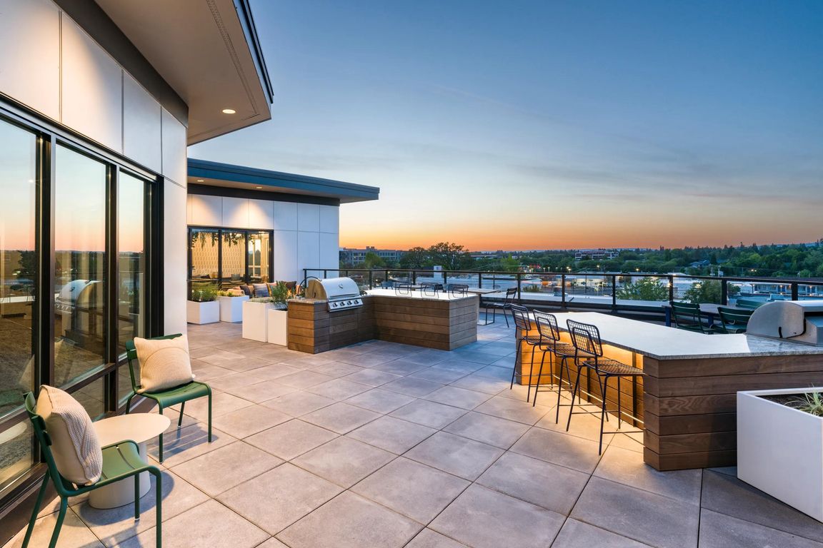 Take in the outdoors while you dine al fresco or simply socialize on our rooftop terrace.