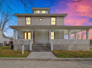 304 W Harrison St, Sullivan, IL 61951