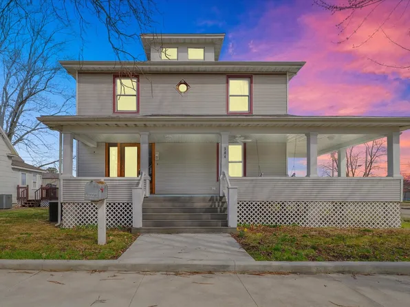 304 W Harrison St, Sullivan, IL 61951