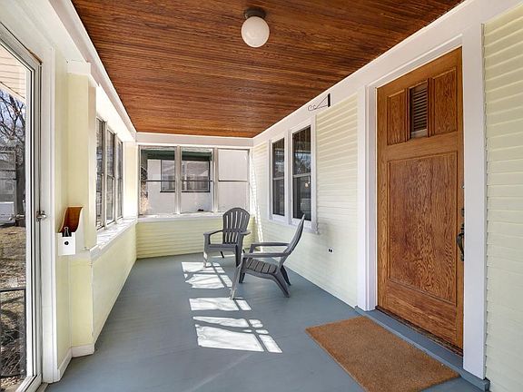 2nd image of 1065 Thomas Ave