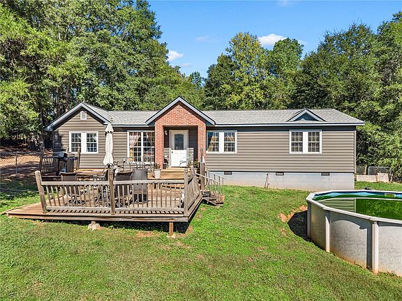 5th image of 107 Moss Dr