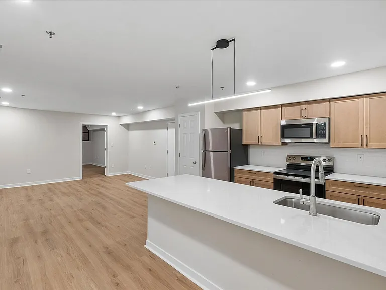 1204 Chestnut St #100 — Photo 8