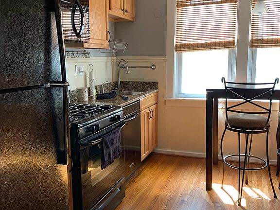 2nd image of 276 Bedford Ave