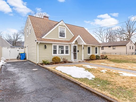 3rd image of 122 Greenbrook Rd