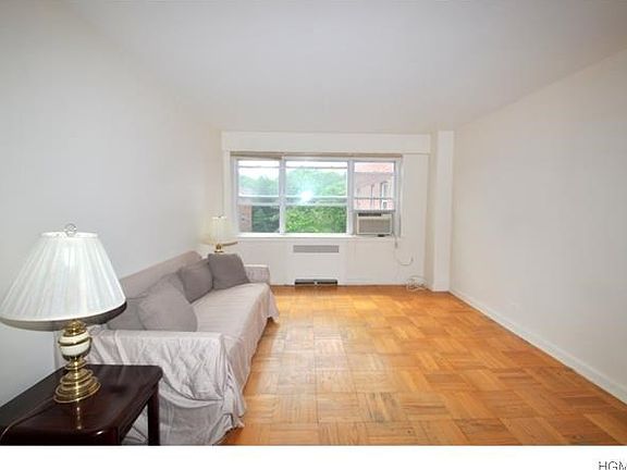 The large living room overlooks Garth Woods and has parquet floors.  The room is 20'-0" x 12'-0".