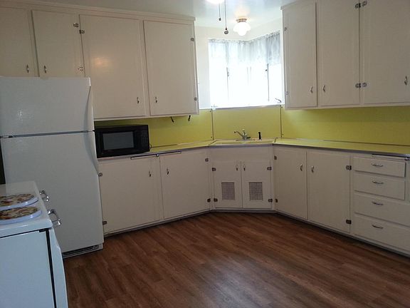 4th image of 1304 Jenevein Ave