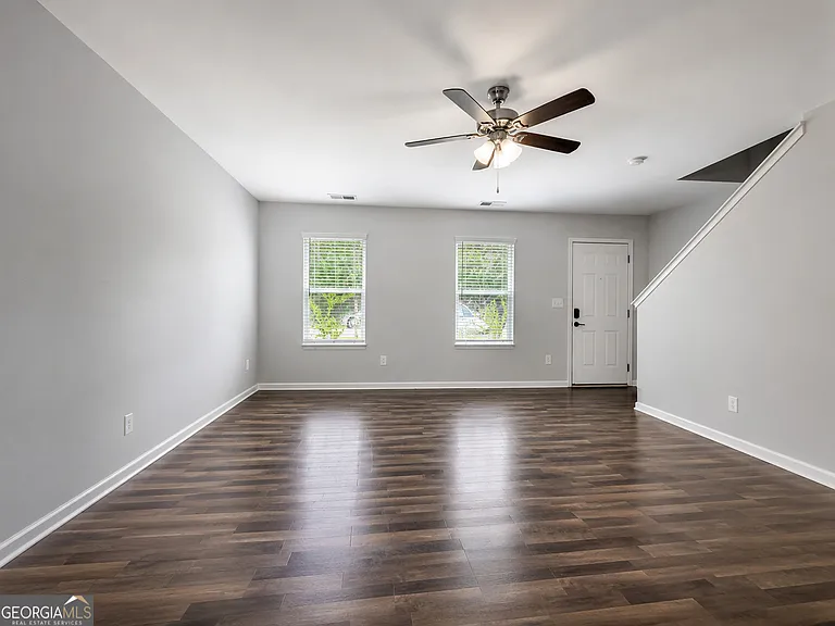 1814 Carrington Dr — Photo 2