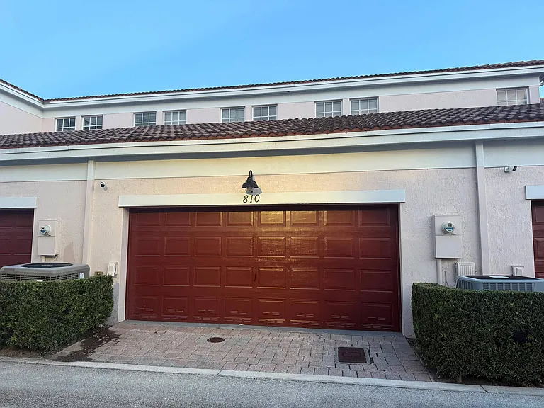 810 NW 83rd Ln — Photo 22