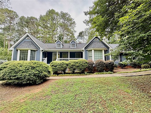 4th image of 235 Stonehaven Way