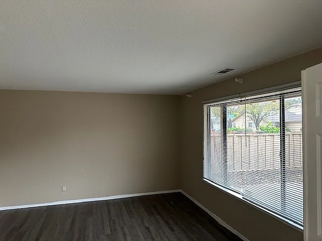1921 Bridgewood Way — Photo 5
