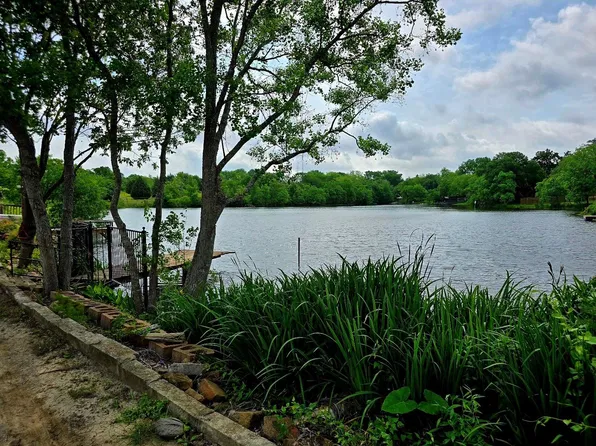 11920 Woodcrest Dr, Willis, TX 77318