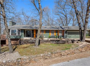 15 Pembroke Ln, Bella Vista, AR 72715