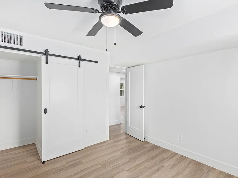 498 N Arizona Ave #5 — Photo 6