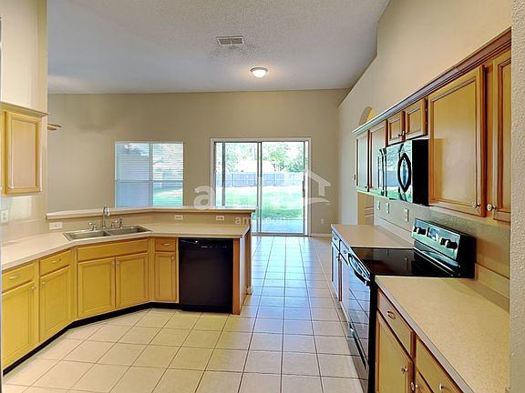 4th image of 10387 Meadow Pointe Dr