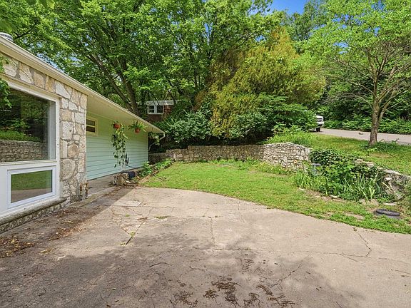 3rd image of 1821 Colorado St