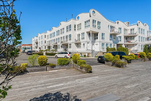 Sold by High Class Realty SB LLC | media 25