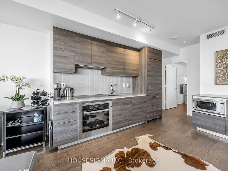 200 Bloor St W #2109 — Photo 9