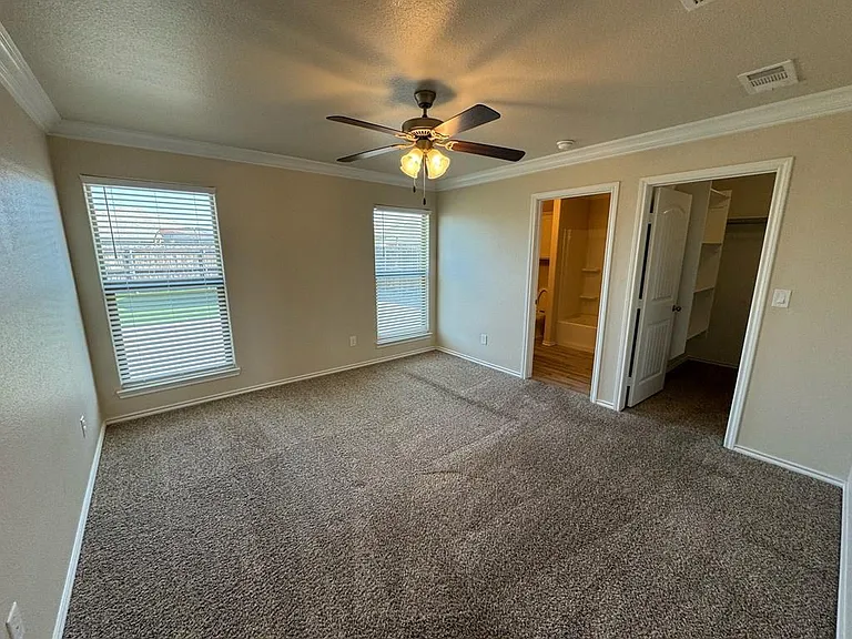903 Yancy St — Photo 6