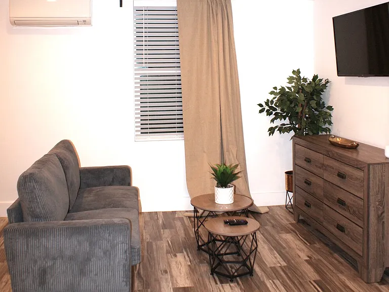 Aura Ave — Photo 15