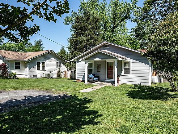 3rd image of 2511 Adair Ave