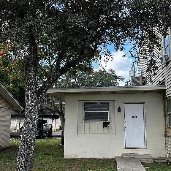 802C S Texas Blvd — Photo 1