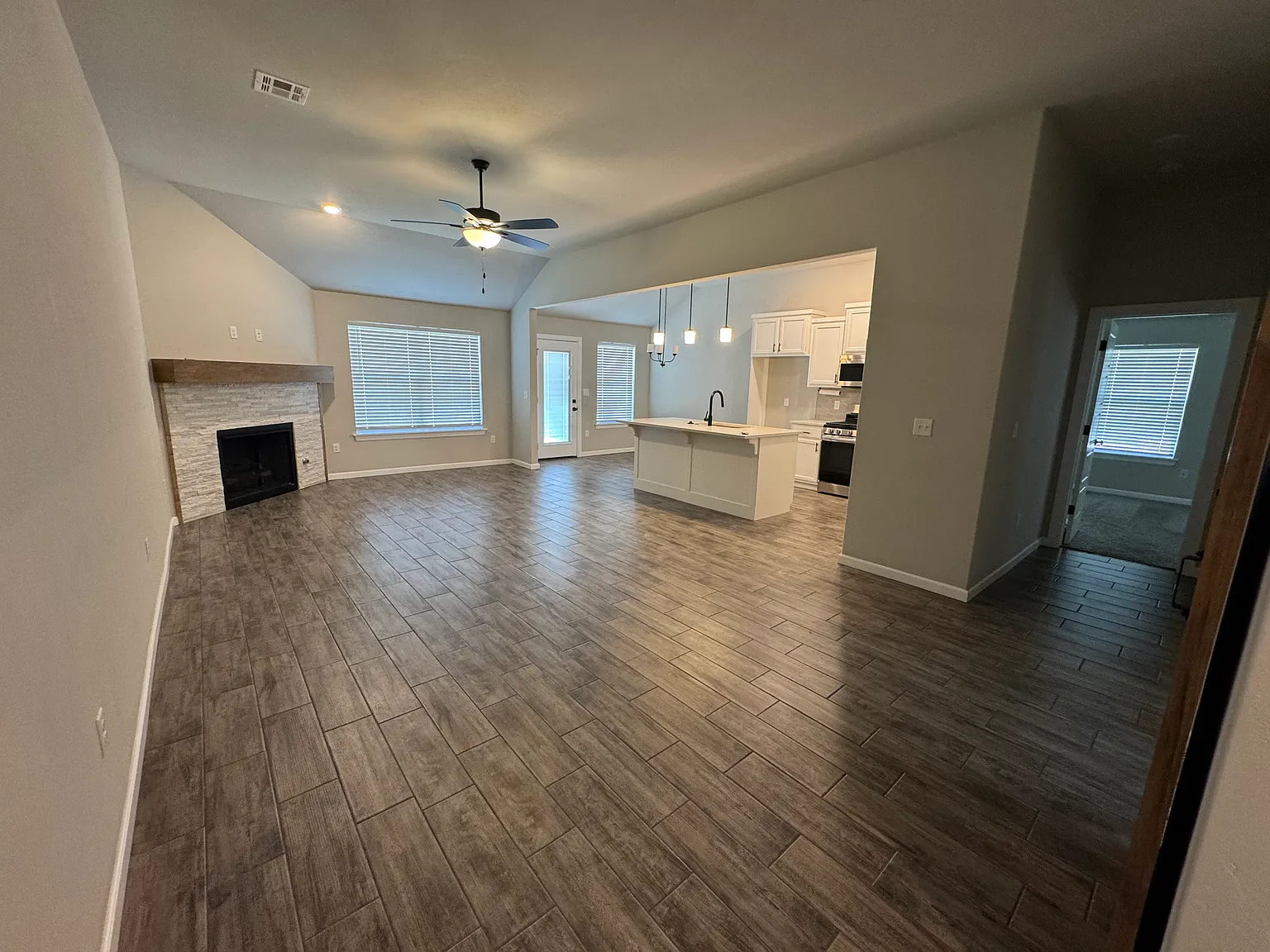 3 bed, 1722 sqft, $1,850 — Photo 3