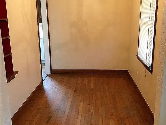 4th image of 212 Carrington Ct