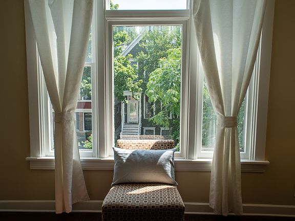 2nd image of 3238 N Hoyne Ave #2