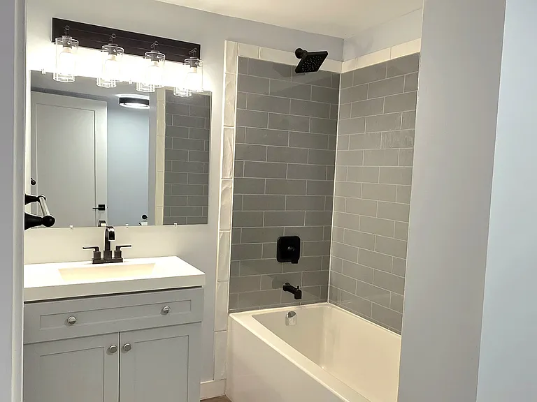 76 E Rundle Pl SW — Photo 10