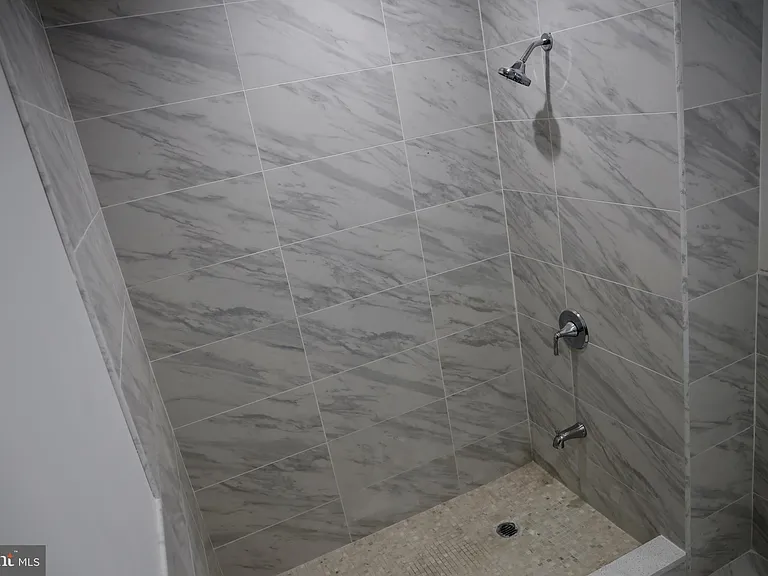 1231 Vine St #1 — Photo 24