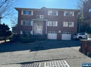 8 Leary Ln APT 2, Edgewater, NJ 07020