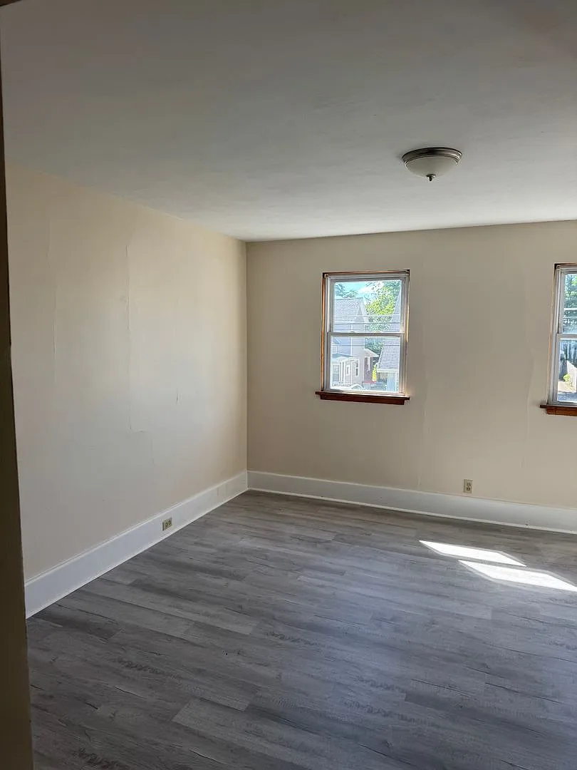 3 Bedroom 1 Bath 2nd Floor Unit — Photo 4