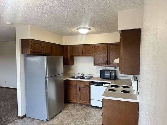 3rd image of 1430 Tower Dr #4