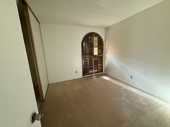 5th image of 201 Touchstone Pl