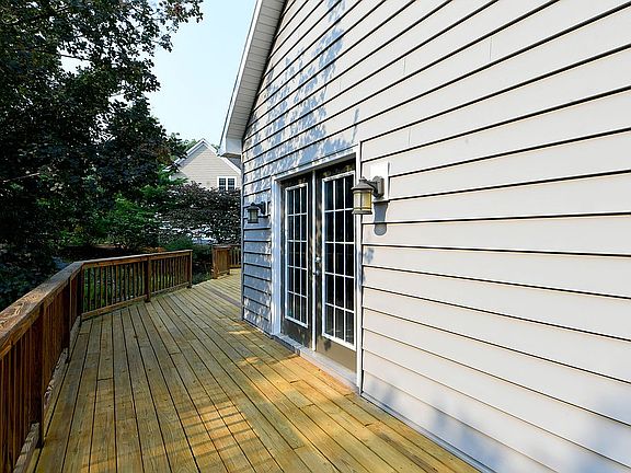 4th image of 1041 James Pl