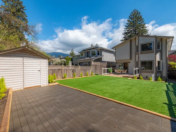 2111 Philip Ave, North Vancouver, BC V7P 2W5