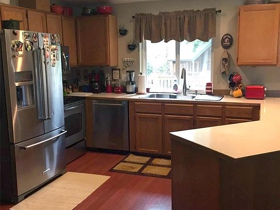 4th image of 60 NE Riverhill Ln