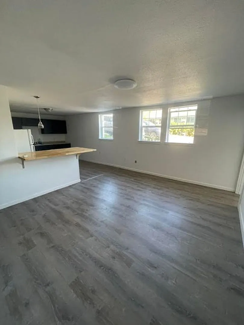 435 -Keystone Apartments — Photo 4