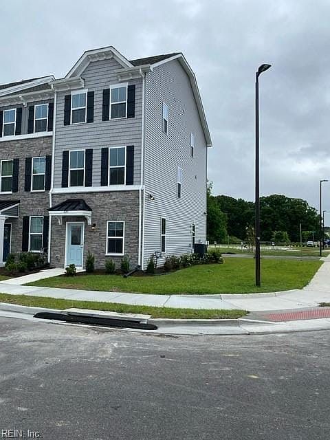 1st image of 220 Falcon Ave