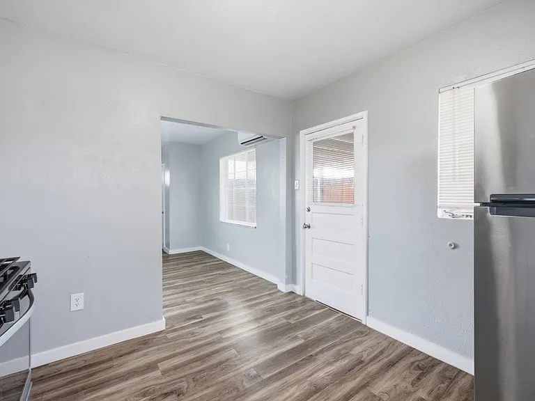 2120 N Forgeus Ave #B — Photo 11