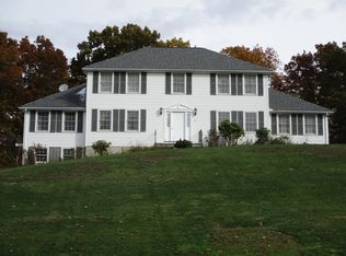 10 Ridge Rd, Tyngsboro, MA 01879