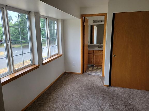3rd image of 15637 92nd Way SE
