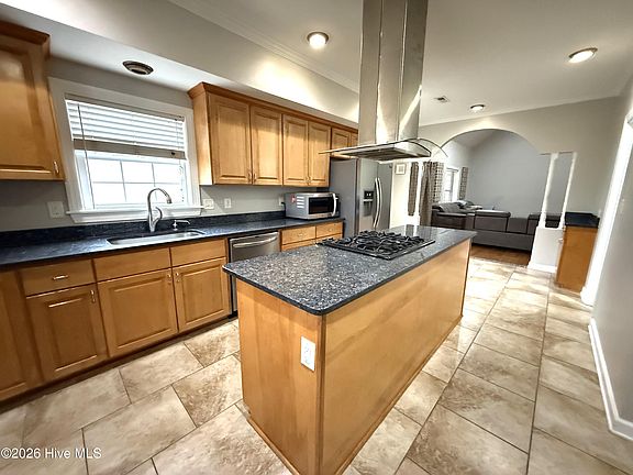 4th image of 1046 Mockingbird Road