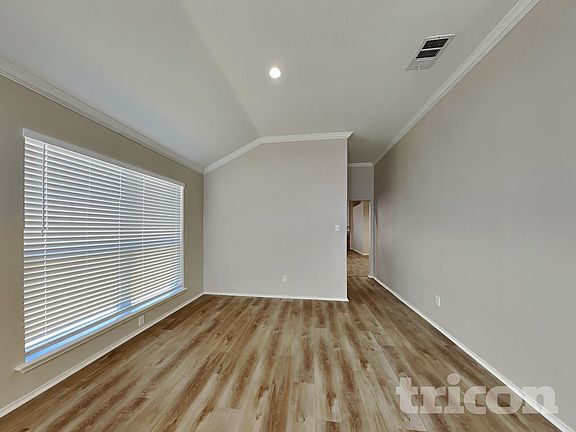 3rd image of 720 Rowdy Dr
